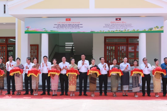 Lãnh đạo thành phố Đà Nẵng dự khánh thành Trường Tiểu học và Trung học Hữu nghị tại tỉnh Salavan (Lào)