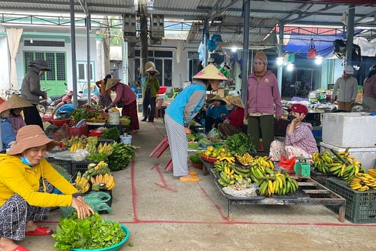 Sắp xếp kinh doanh, lập lại trật tự chợ dân sinh