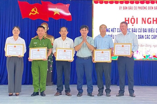 Phường Điện Bàn Đông khen thưởng 68 cá nhân, tập thể trong công tác bầu cử