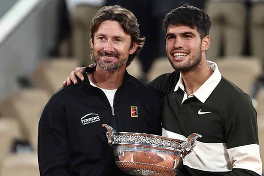 Alcaraz có thể tái hợp HLV Ferrero sau kỳ tích Grand Slam; Ferrari tiếc nuối vì bỏ lỡ thần đồng
