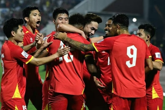 Tuyển Việt Nam trở lại top 100 FIFA: Phá vỡ vùng an toàn để vươn tầm châu lục