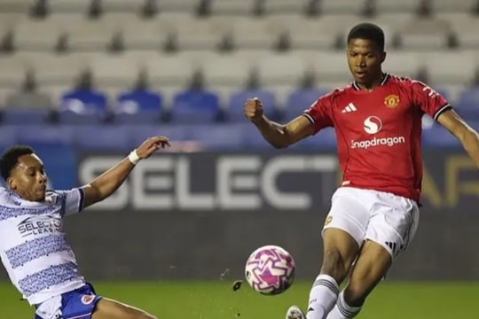 Chido Obi và nỗ lực tìm lại vị thế tại Manchester United sau thời Ruben Amorim