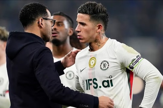 Chelsea kỷ luật nghiêm khắc Enzo Fernandez, gạch tên khỏi đại chiến Man City
