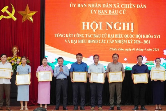 Xã Chiên Đàn khen thưởng 96 tập thể, cá nhân trong công tác bầu cử
