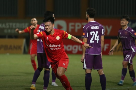 Nguyễn Thanh Nhàn lập công chuộc tội, PVF-CAND chia điểm trước Becamex TPHCM