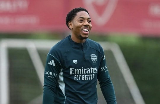 Manchester United săn đón Myles Lewis-Skelly: Mức phí điên rồ và canh bạc tương lai