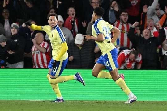 Southampton quật ngã Arsenal 2-1: Cơn địa chấn tiễn Pháo thủ rời FA Cup