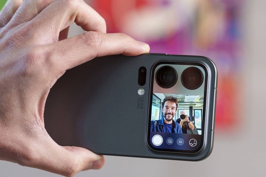 Xiaomi 18 Pro và 18 Pro Max: Màn hình phụ tích hợp AI cùng pin khủng 7.000 mAh