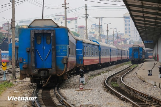 Giá vé tàu hỏa và cước vận chuyển đường sắt tăng từ hôm nay 5/4