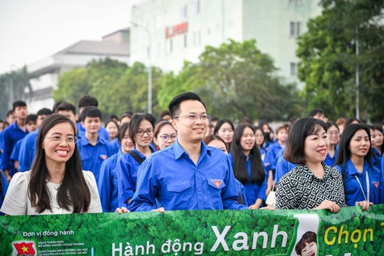 Từ khu phố đến giảng đường: Hàng nghìn người ra quân ‘Hành động Xanh’ trên toàn quốc