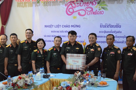 Bộ Chỉ huy Quân sự thành phố Đà Nẵng hỗ trợ 1,5 tỷ đồng cho Bộ Chỉ huy Quân sự tỉnh Sê Kông và Salavan (Lào)
