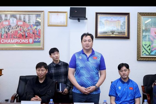 VFF gia hạn hợp đồng với huyền thoại Lee Woon-jae: Bước đi chiến lược đến năm 2027