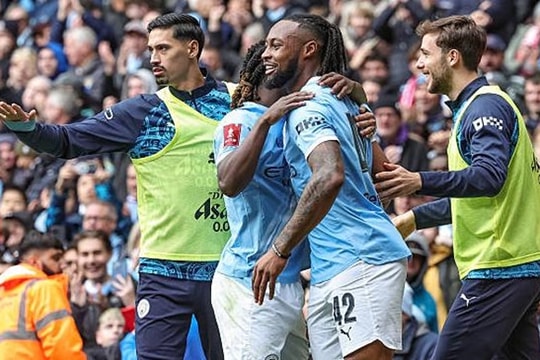 Man City hủy diệt Liverpool 4-0: Pep Guardiola tìm ra công thức hàng công tối ưu