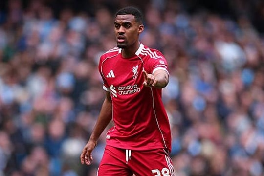 Lỗ hổng Ryan Gravenberch: Bài toán số 6 khiến Liverpool trả giá đắt trước Man City
