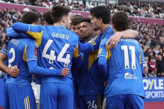 Leeds United vào bán kết FA Cup sau 39 năm: Kịch bản điên rồ tại London