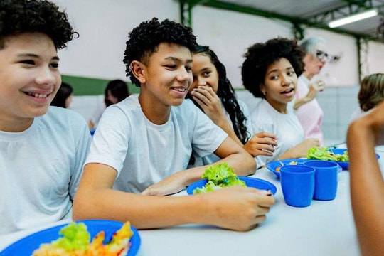 Brazil chú trọng bữa ăn học đường