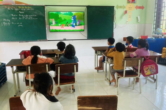 Từng bước đưa công nghệ vào lớp học vùng cao