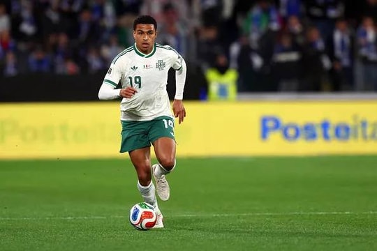 Manchester United nhắm Shea Charles giá 20 triệu bảng: Bước ngoặt trong tư duy chuyển nhượng