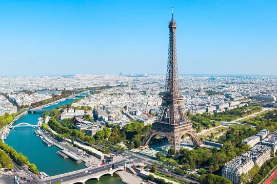 Sắp bán đấu giá một đoạn cầu thang của tháp Eiffel