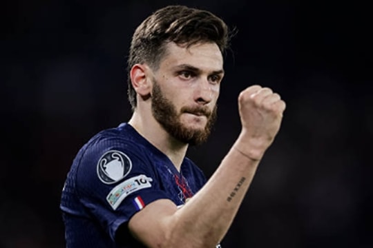 Kvaratskhelia rực sáng giúp PSG hạ gục Liverpool 2-0 và tái lập kỷ lục của Benzema