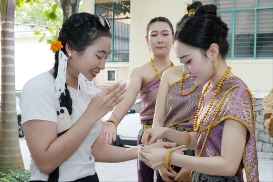 Lưu học sinh Lào đón Tết Bunpimay tại Trường Đại học Sư phạm Đà Nẵng