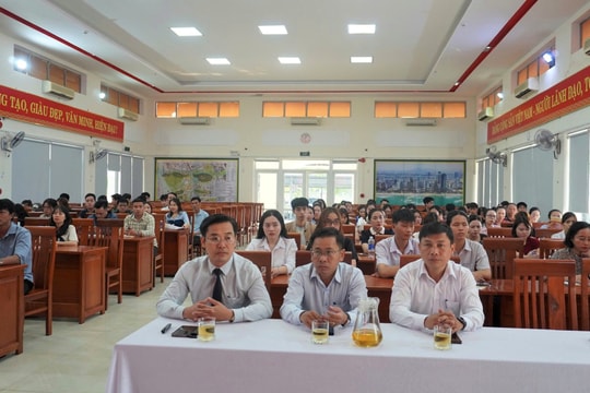 Phường Ngũ Hành Sơn bồi dưỡng nhận thức về Đảng cho hơn 100 quần chúng ưu tú