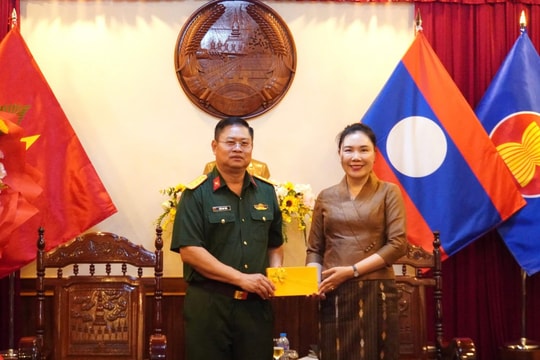Bộ Chỉ huy Quân sự thành phố Đà Nẵng thăm, chúc mừng Tổng Lãnh sự quán Lào nhân dịp Tết Bunpimay