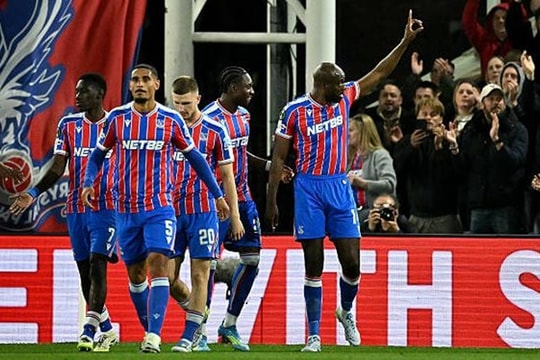 Crystal Palace vùi dập Fiorentina 3-0: Selhurst Park mở hội, "Đại bàng" chạm tay vào bán kết