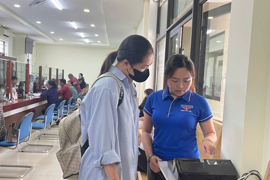 Chuyển đổi số: Tiếp tục “đi từng ngõ, gõ từng nhà”
