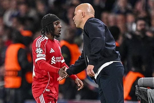 Arne Slot và tháng sinh tử tại Liverpool: Tìm lối thoát giữa cơn khủng hoảng nhân sự