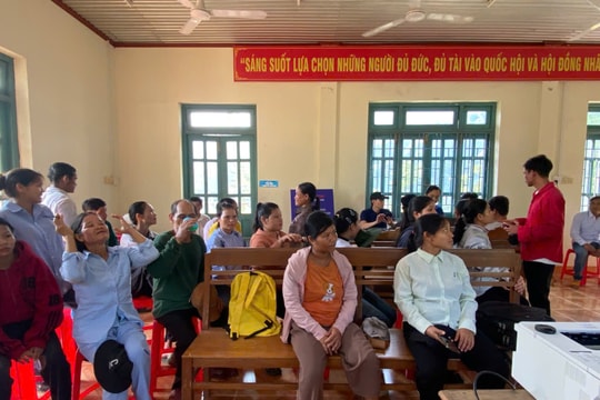 Băng rừng hỗ trợ người dân tiếp cận dịch vụ số