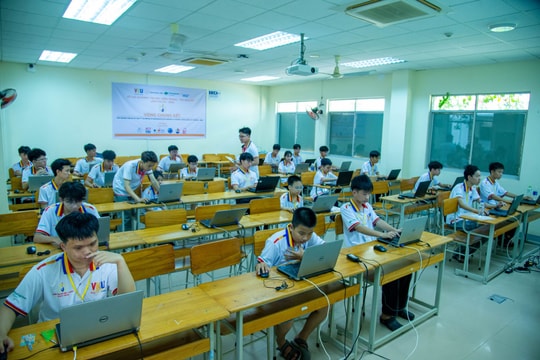 Gần 1.000 thí sinh tham dự kỳ thi Olympic Tin học miền Trung và Tây Nguyên lần thứ VII
