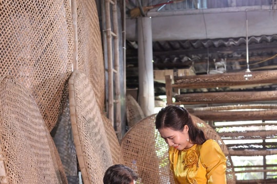 Tơ lụa và những chuyện rời
