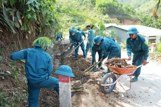 Dân quân tự vệ gắn huấn luyện với công tác dân vận