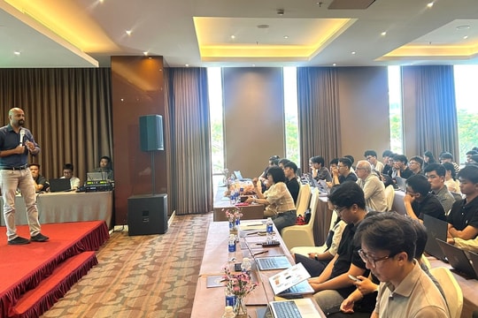Hơn 350 người yêu công nghệ cập nhật những giải pháp mới nhất về AI
