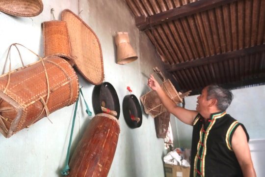 Người giữ hồn văn hóa Co