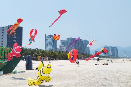 Phân hóa sản phẩm, đón sóng khách hè