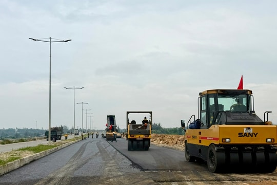 Công trường vượt khó