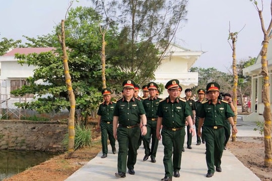 Đại tướng Nguyễn Trọng Nghĩa thăm, làm việc tại Trường Thiếu sinh quân miền Trung