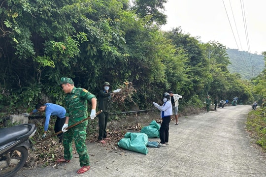 Phát dọn 2 tấn thực bì, phòng cháy rừng Cù Lao Chàm