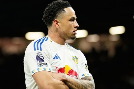 MU gục ngã 1-2 trước Leeds United: Cú sốc thẻ đỏ và sự tỏa sáng của Noah Okafor