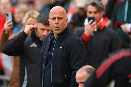 Arne Slot và quyết định lột xác Liverpool: Hai thay đổi sống còn trước PSG
