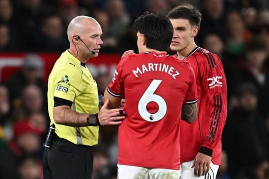 Leeds United gây sốc tại Old Trafford: Tranh cãi tấm thẻ đỏ của Lisandro Martinez