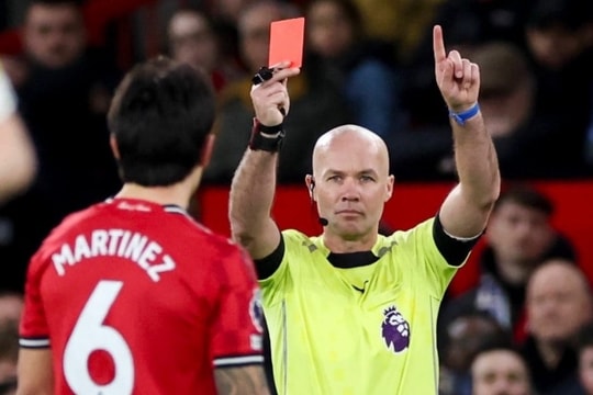 Roy Keane phản bác Michael Carrick về tấm thẻ đỏ của Lisandro Martinez