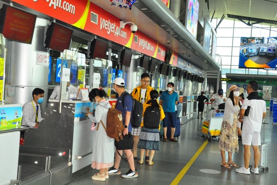 Airfares and travel costs surge across Vietnam ahead of holiday rush