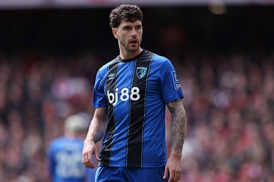 Manchester United nhắm bộ đôi Marcos Senesi và Junior Kroupi nhằm cải tổ đội hình