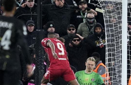 Liverpool rời Champions League: Nỗi đau mang tên Ekitike và dấu ấn Gravenberch