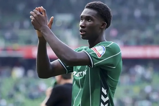 MU nhắm 'thần đồng' Karim Coulibaly: Lời giải cho bài toán nan giải mang tên Lisandro Martinez