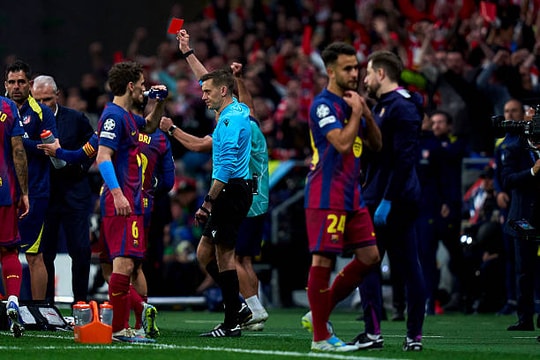 Barcelona và thất bại tại Champions League: Khi 'cú vấp' là bàn đạp cho đế chế Hansi Flick