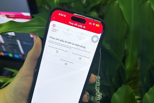 Nhiều khách hàng bắt đầu bị khóa SIM điện thoại không xác thực